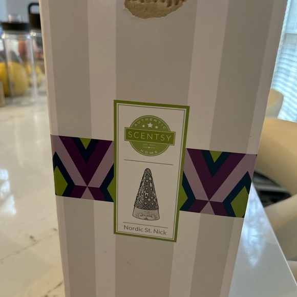 Nordic St Nick Scentsy warmer NEW 🎅 - Picture 2 of 3